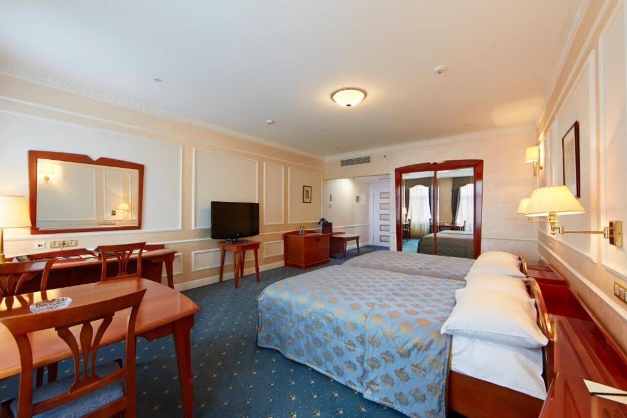 Europe Hotel Minsk Eksteriør billede