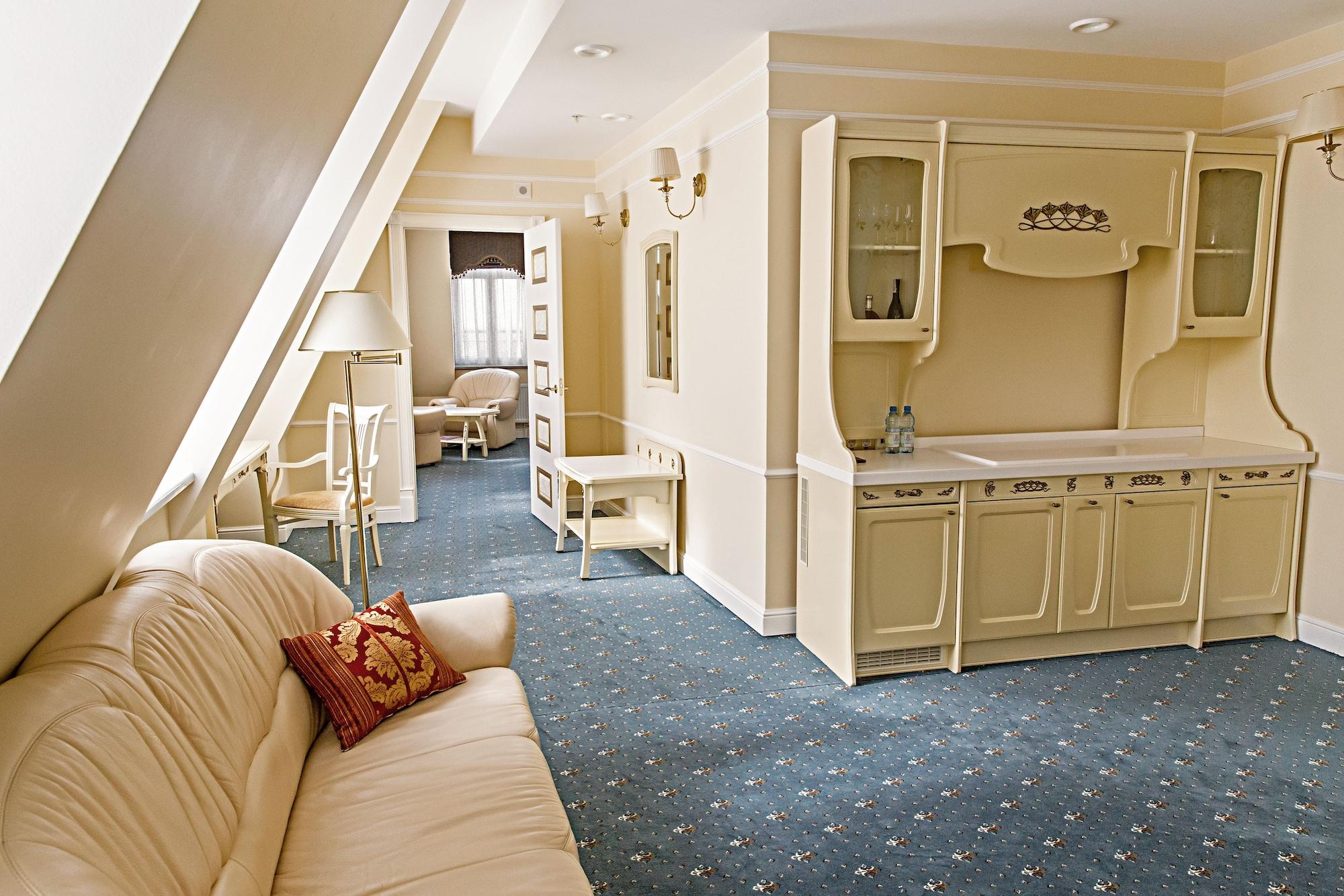 Europe Hotel Minsk Eksteriør billede