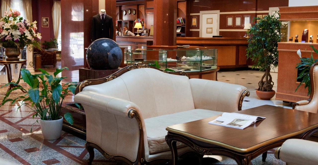 Europe Hotel Minsk Eksteriør billede
