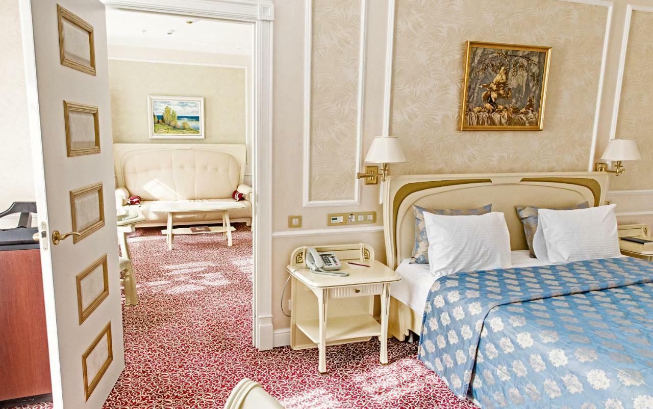 Europe Hotel Minsk Eksteriør billede