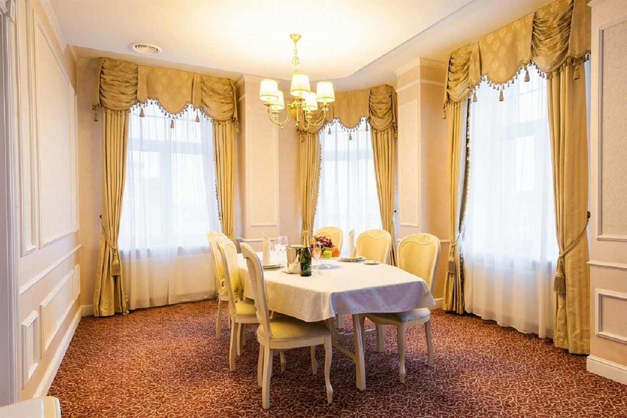 Europe Hotel Minsk Eksteriør billede